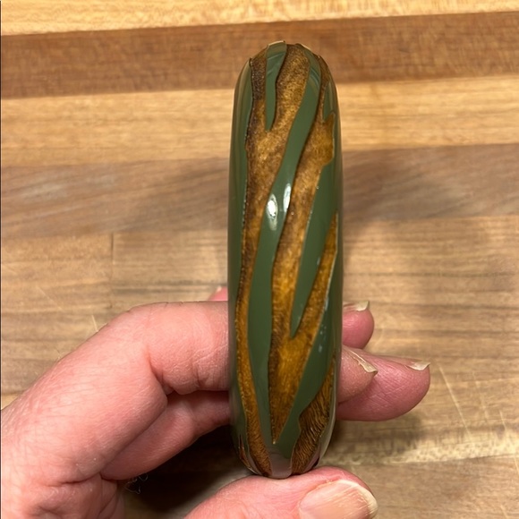 LOUIS VUITTON Graffiti Lacquered Wood Khaki Green - Picture 8 of 13